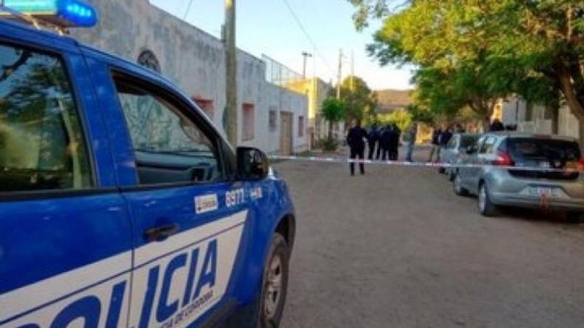 Detienen a hombre acusado de matar al hijo y herir a su hija