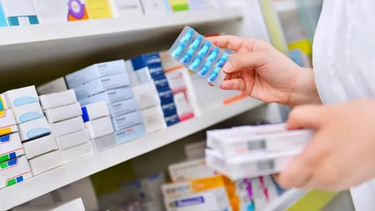 robo cosmeticos y productos medicos de una farmacia