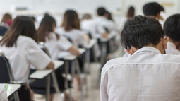 El gobierno nacional habilitó aumentos sin límites para los colegios privados