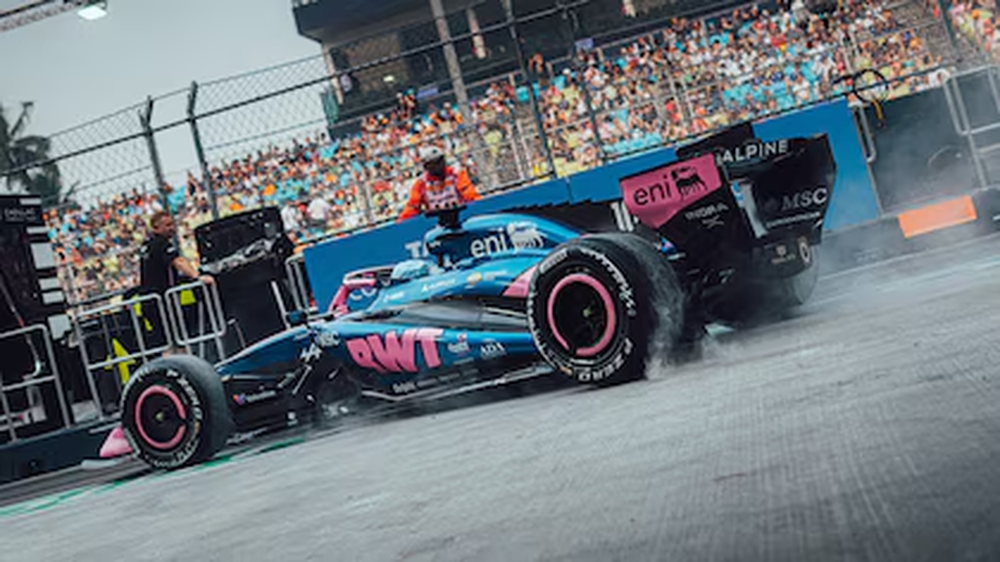 Colapinto abandonó la Sprint de Singapur y Verstappen ganó tras un choque entre los McLaren