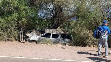automovilista choco a dos adolescentes en moto y huyo