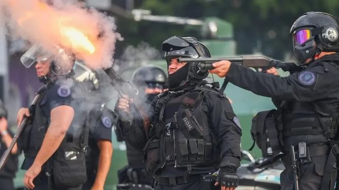 Un fiscal pidió investigar a la Policía por las agresiones a una jubilada y al fotógrafo Pablo Grillo