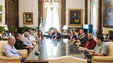 alberto fernandez se reunio con la cgt y movimientos sociales