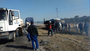 Carga de algodón en llamas causó un incendio en la ruta nacional 157