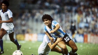 Subastan la camiseta que utilizó Maradona en el Mundial de España&nbsp;1982