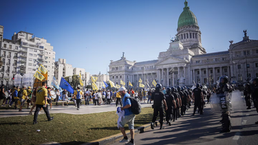 Marcha al Congreso: la Policía impidió que los jubilados bajaran a la calle