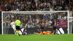 Real Madrid se impuso 2-1 sobre el Barcelona Real Madrid se impuso 2-1 sobre el Barcelona