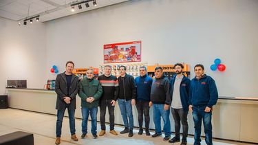 Jalil participó de la inauguración de una empresa de materiales eléctricos