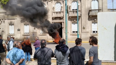 productores rurales tomaron el municipio de 9 de julio e increparon a intendenta del pro