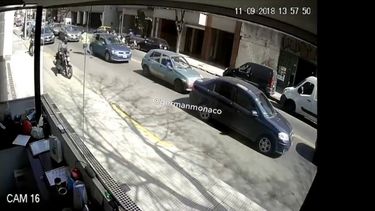Seis motochorros robaron más de $300.00 de un auto