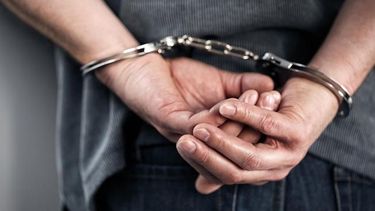 Agredió a un policía y terminó en una dependencia policial