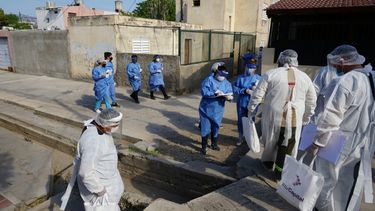 Equipos de salud intervienen en barrios con más casos de COVID
