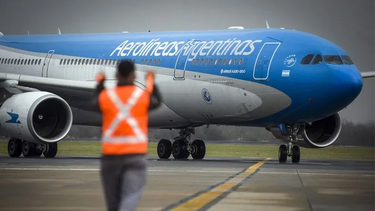 ultimatum: el gobierno cerrara aerolineas argentinas si los gremios no presentan una propuesta hasta el viernes