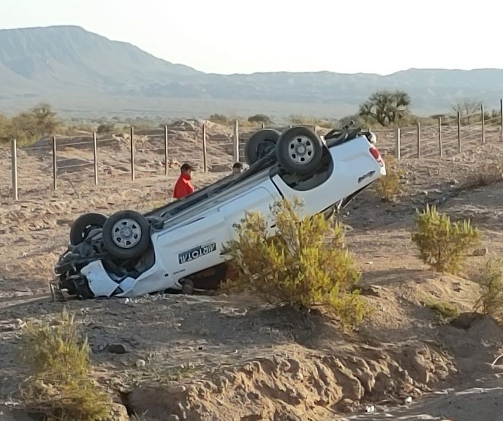 camioneta volcada.jpg