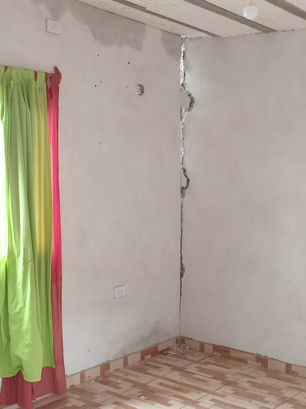 grieta en vivienda del 50 vv norte 3.jpg