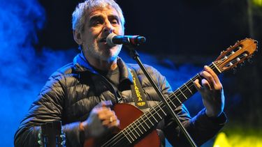 peteco carabajal brillo en la cuarta luna