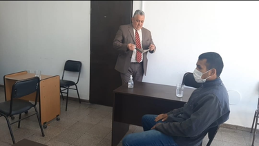 fue condenado a la pena de prision en suspenso por atacar a una docente