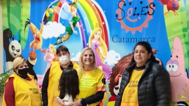 Pelucas, Con cabello donado por solidarias&nbsp;