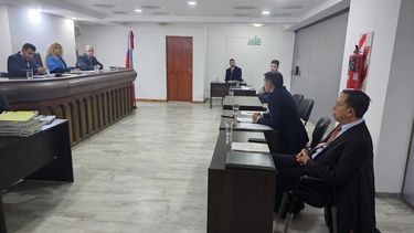 Audiencia. El exmagistrado Da Prá (der.) estuvo en la sala junto a su abogado defensor, Gonzalo Ferreras.