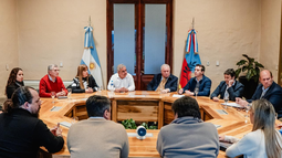 El Gobierno continúa con la asistencia y coordina trabajos de reconstrucción en Laguna Blanca