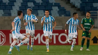 racing le gano a cuiaba en brasil y se ilusiona con avanzar a octavos