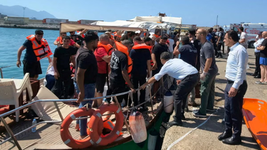 hay al menos ocho muertos tras el vuelco de un ferry con mas de 200 personas frente a chipre