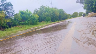 por la crecida de rios, se mantiene interrumpido el transito en distintas rutas