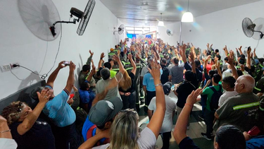 Asamblea. El SOEM aprobó y firmó el primer acuerdo salarial de 2026.