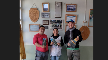 Entrega de insumos para los talleres de las escuelas de educación especial