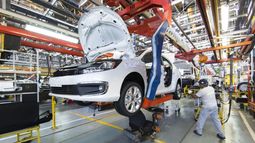 En julio creció la fabricación de vehículos.