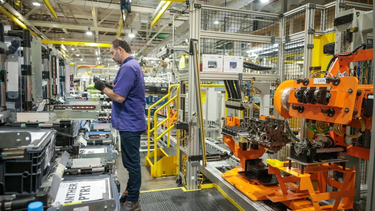 La industria cayó un 5,7% en el último año