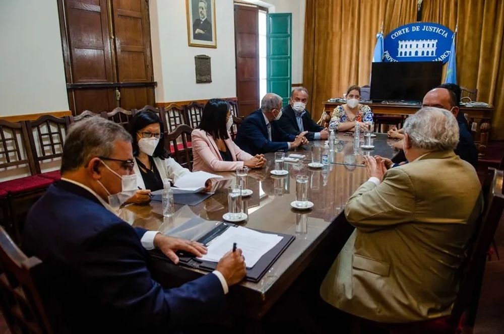 Reunión. El gobernador intentará consensuar con la Corte las reformas que enviará a la Legislatura.