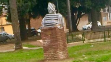 Vandalizaron un busto de Néstor Kirchner