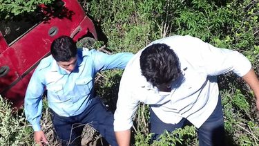 Desbarrancó un auto con dos ocupantes en Pirquitas