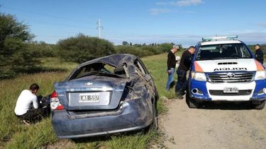 Dos heridos al volcar un auto en ruta nacional 38