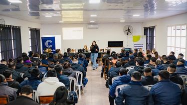 capacitaron a policias y penitenciarios en abordaje de urgencias de salud mental