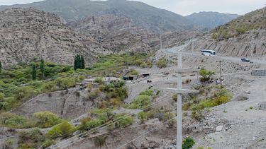 Avanza la instalación de la nueva línea de media tensión que conectará el norte de Belén al sistema eléctrico provincial.