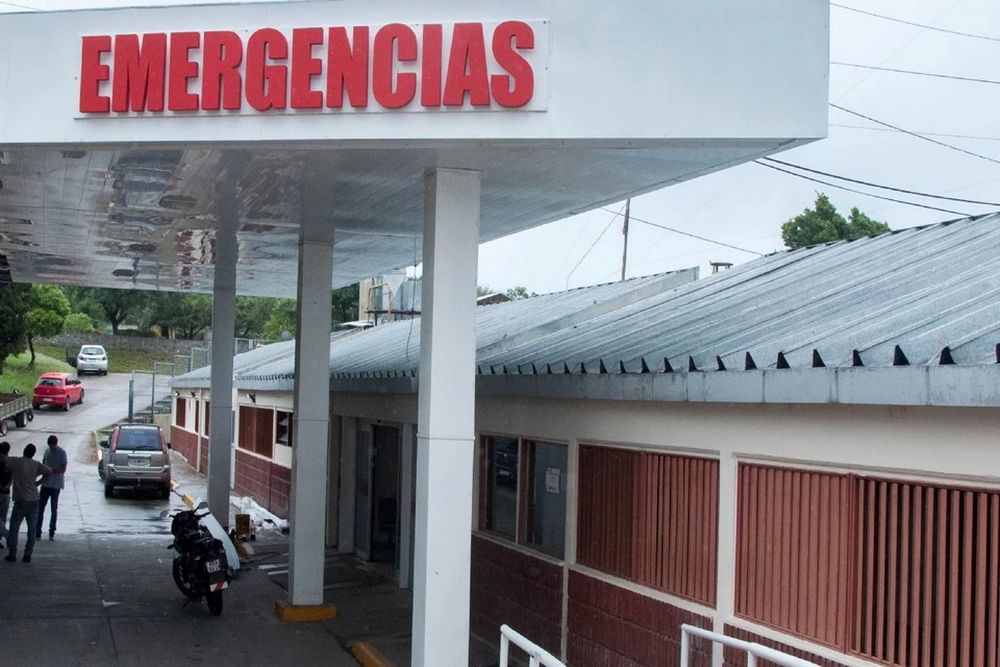 Investigan un ataque a un hombre en un paseo público de la Capital