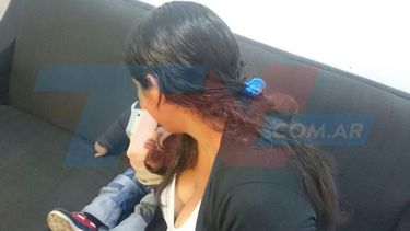 Para que su ex no la mate, una mujer duerme con su hijo en el hospital