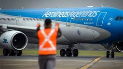 Pilotos de Aerolíneas Argentinas anuncian paro para el 10 de junio