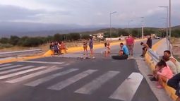 Protesta. Vecinos se manifestaron en la Costanera Este.