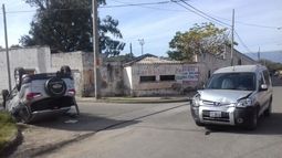Volcó una camioneta en la esquina de la Liga Catamarqueña
