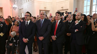 reaparecio nicolas posse en una fiesta de la embajada de italia