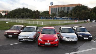 del auto mas vendido a suspender a todo su personal: volkswagen tambien en crisis