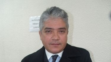 Él la hace partícipe, como que ella sabía lo que estaba pasando