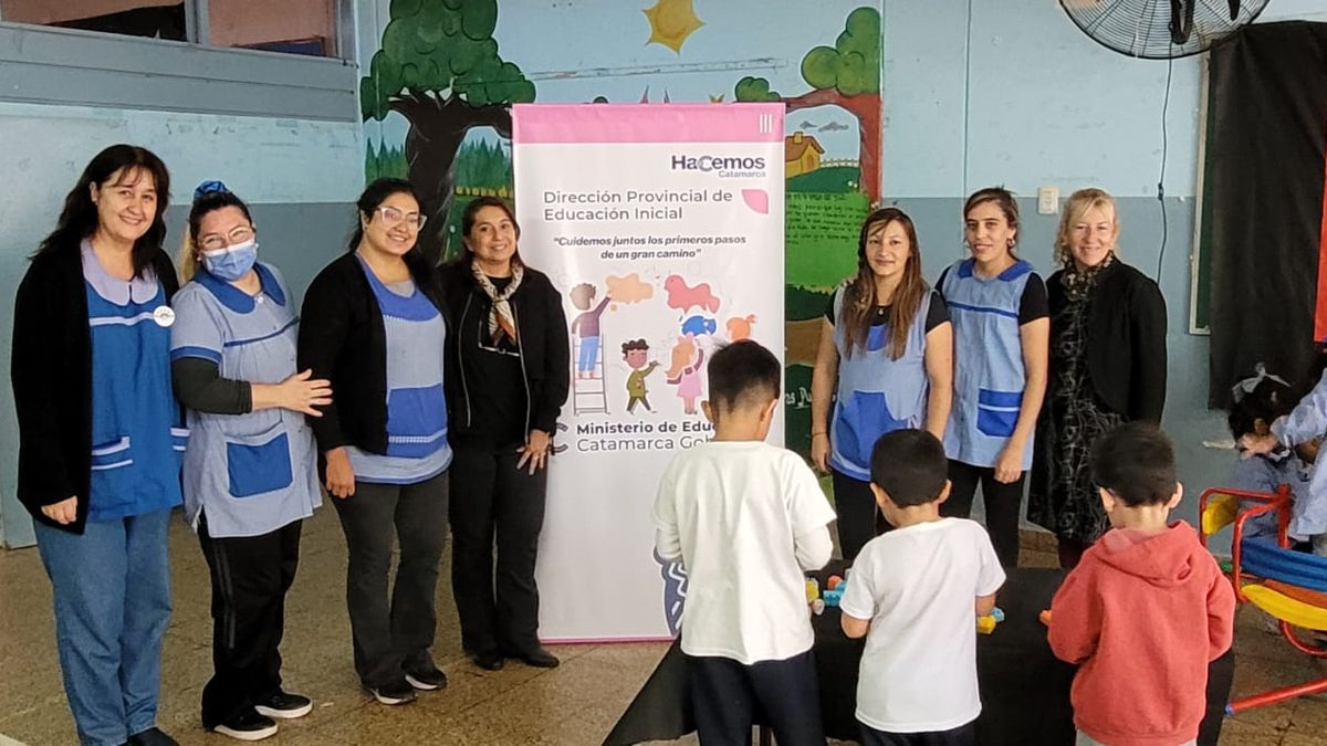 Educación entregó juegos de patio y materiales didácticos a jardines de