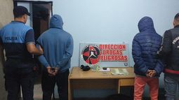 Secuestran un kilo de marihuana en un puesto caminero
