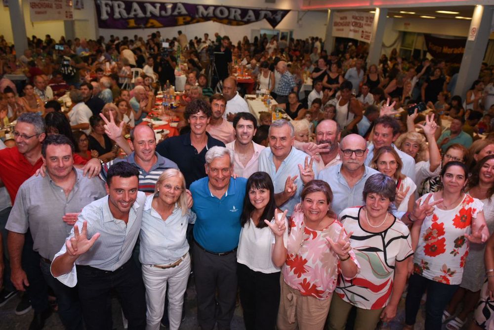 Respaldos. El senador Flavio Fama (UCR) acompañó a candidatos.