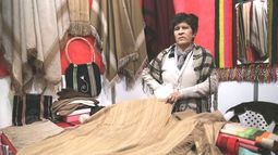 El jurado trabaja en la elección de las mejores artesanías