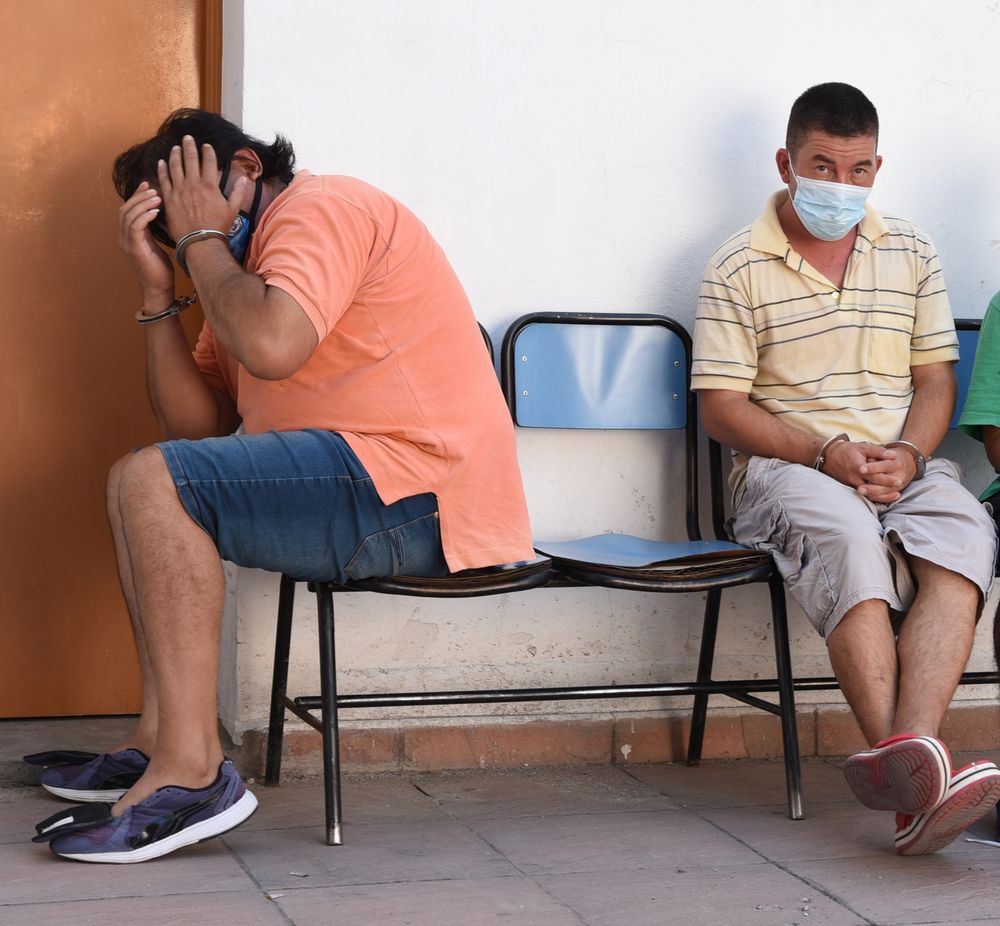 Declararon. Los sujetos ayer en Fiscalía Penal, para ser indagados.